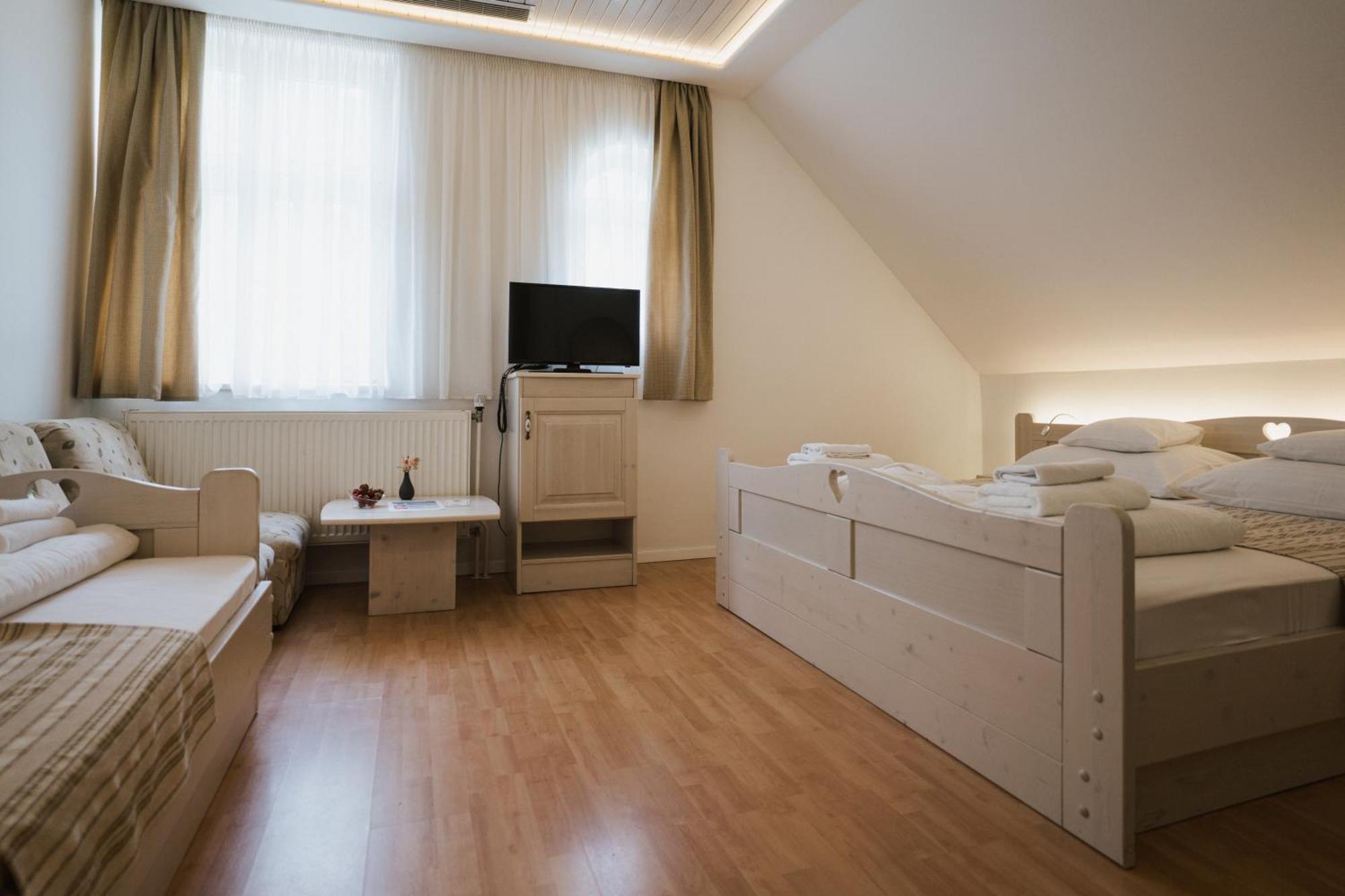 Tornacos Hotel - Hegyko Luaran gambar